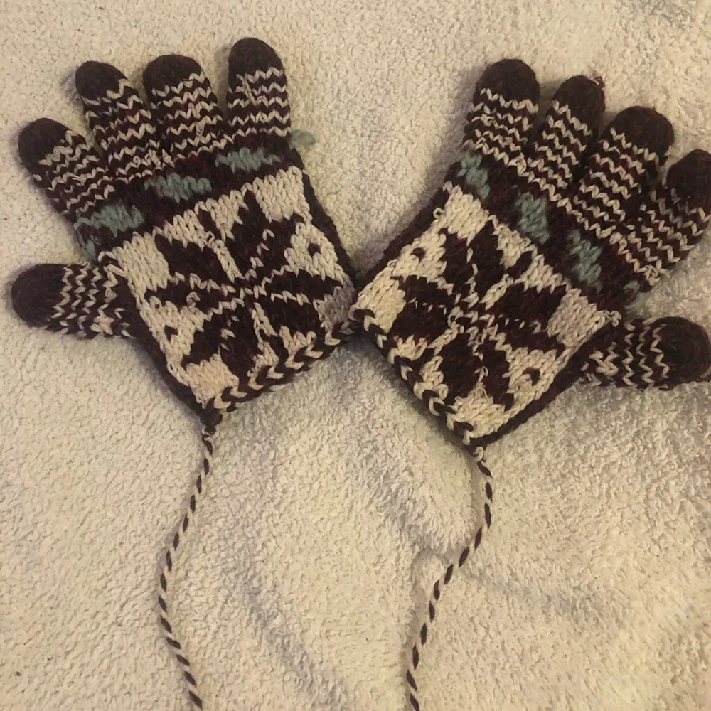 Bernie Mittens 🖤